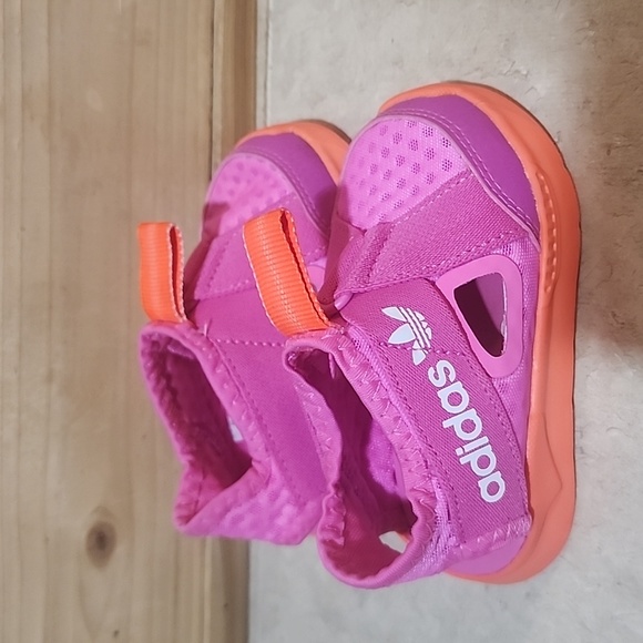 Girls Shoes Adidas 360 Sandals Size 5.5  NWOT - Picture 2 of 8